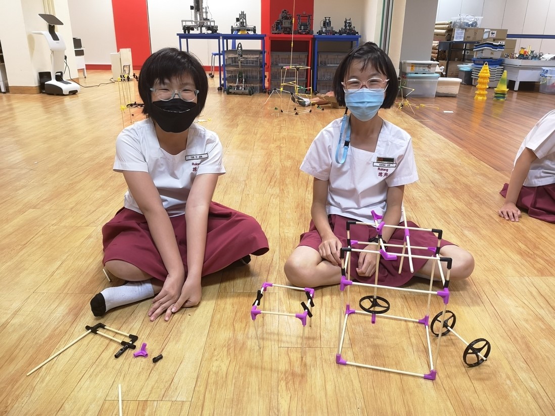 Students from Rulang Primary playing with a STEM assembly kit.